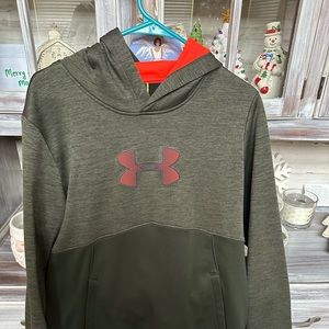 New without UA men’s small hoodie